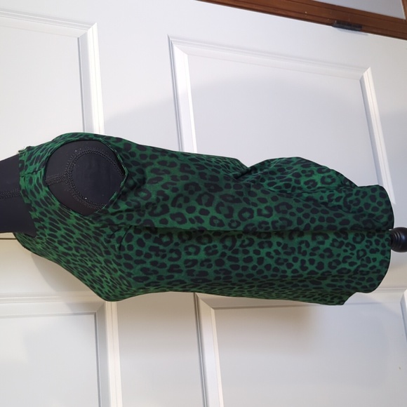 Michael kors Long sleeve cold shoulder green leopard print top - Picture 3 of 3